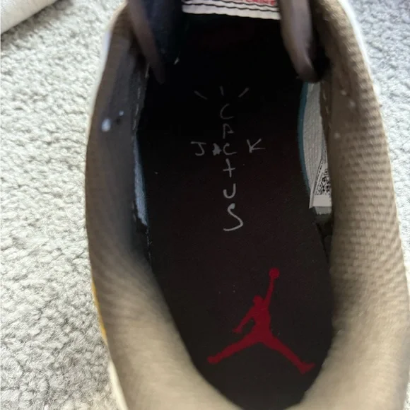 LIKE NEW JORSAN 1 TRAVIS SCOTT MOCHA SIZE 9.5 AMAZING CONDITION